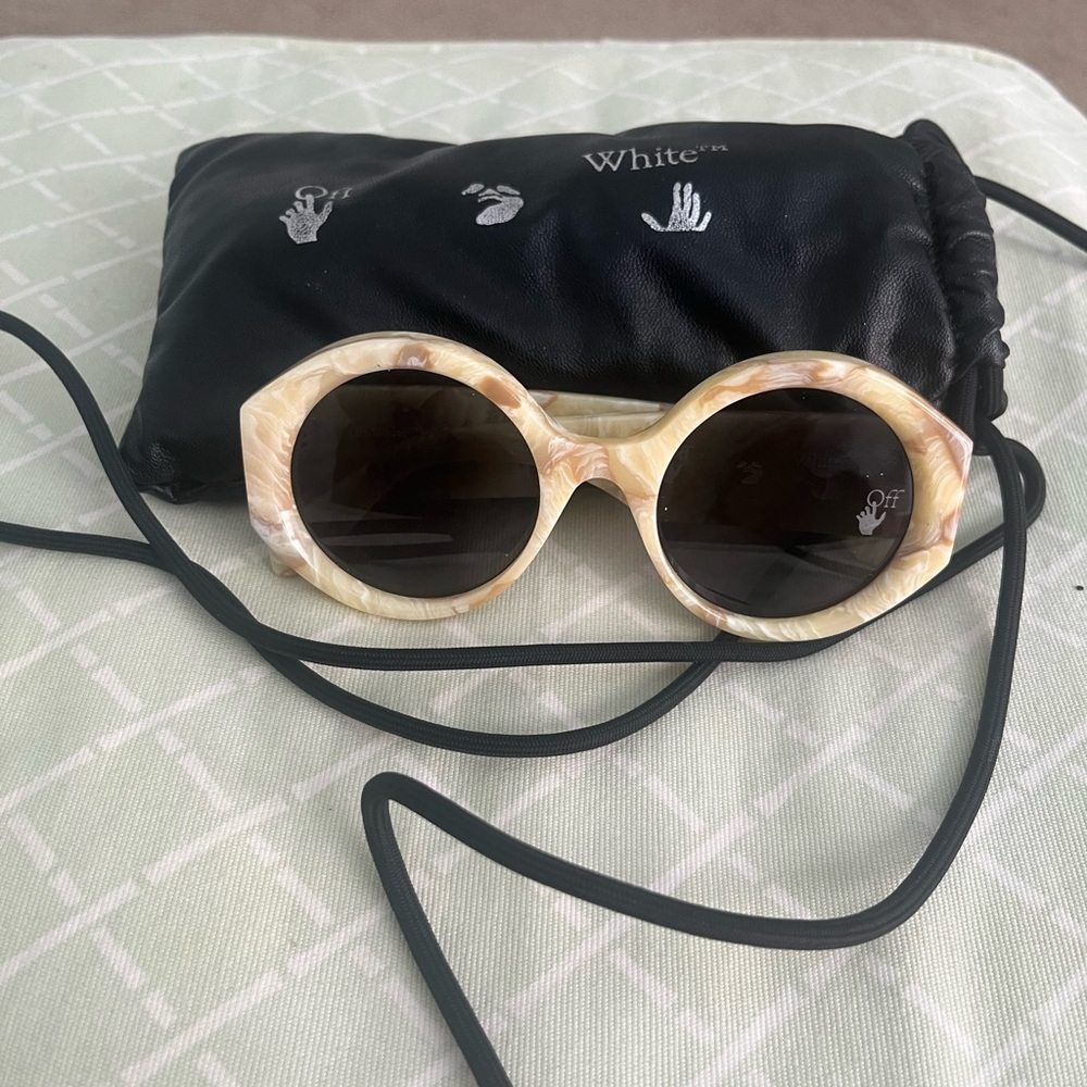Authentic brand new Off-White Sara Round Frame Sunglasses